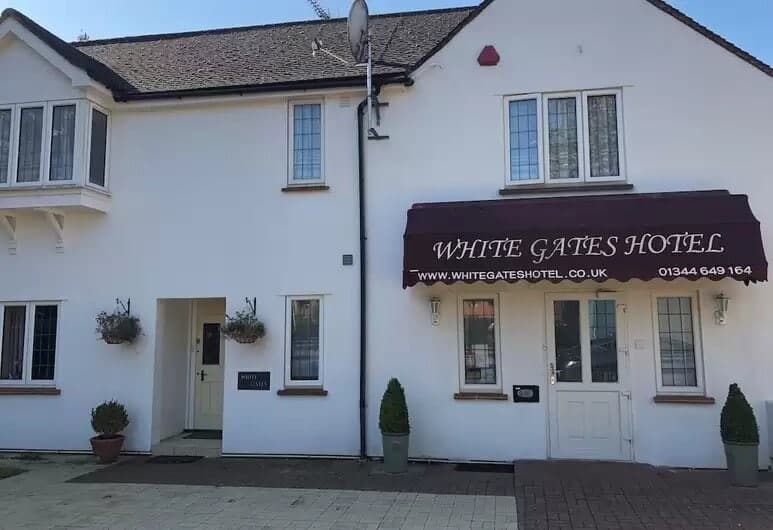 white gates hotel bracknell - 247 airport ride